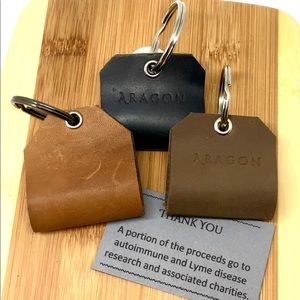 Cuero Labios © Large. Leather Lips Key Caddy.